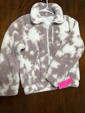 Betsy Johnson Cloud/Cow print Sherpa full zip jacket small